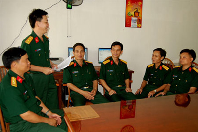 Nâng hạn tuổi phục vụ của quân nhân chuyên nghiệp và công nhân, viên chức